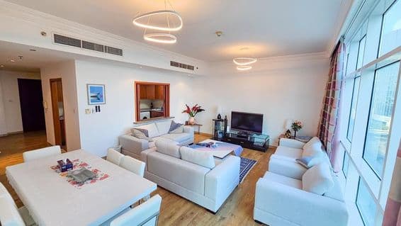 Apartamento de luxo com mobília.