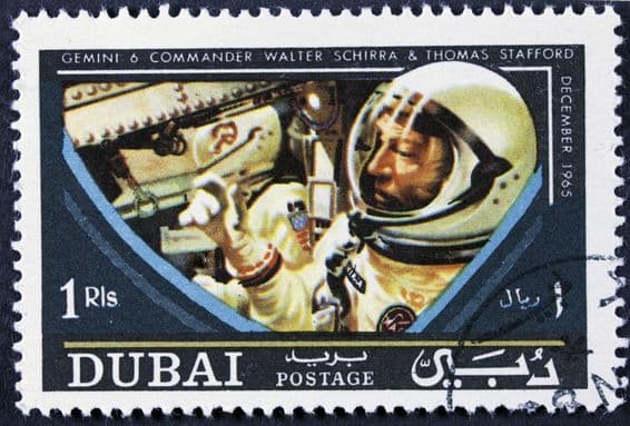Selo de Dubai com um astronauta.