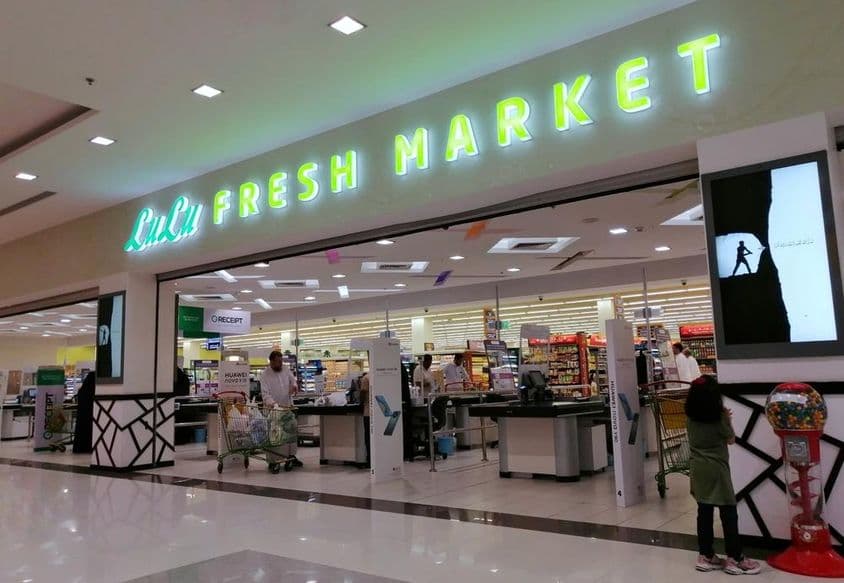 Entrada do Dubai Lulu Hypermarket em um shopping.