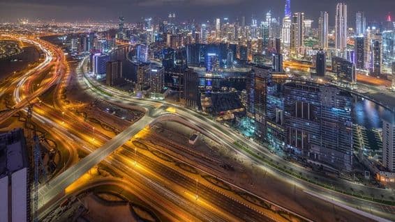 Al Khail Road, ponte sobre a estrada.
