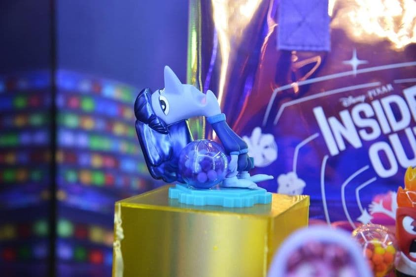 Um personagem azul do filme Divertida Mente 2.