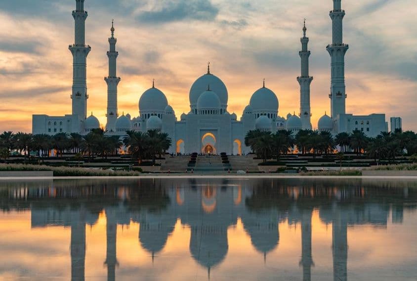 Edifício icônico em Abu Dhabi.