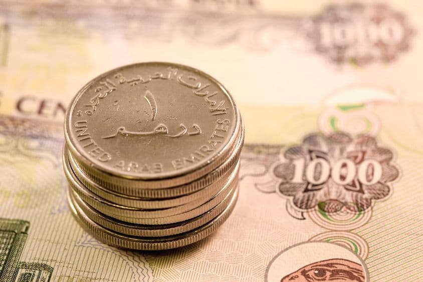 Moeda dos EAU: cédula de 1000 dirhams e moeda de 1 dirham.