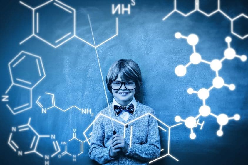 Um estudante é mostrado com uma projeção de ligação de átomos químicos.