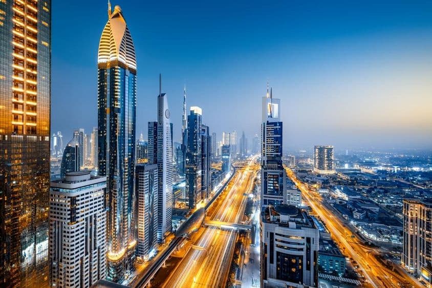 Horizonte de Dubai à noite visto de cima.