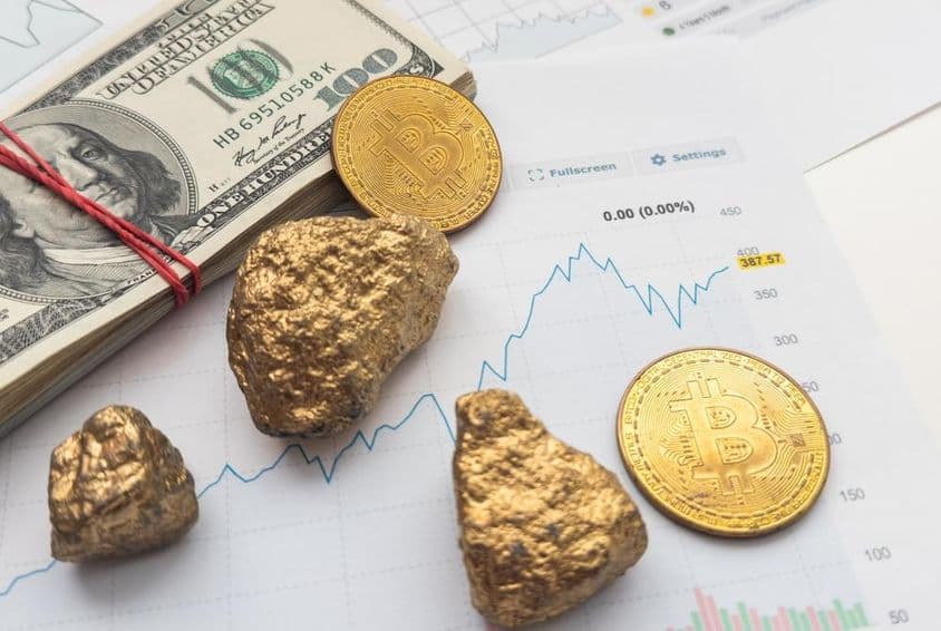 Ouro, moeda Bitcoin, pacote de dólar.
