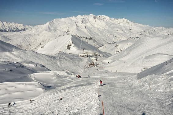 Pista de esqui dos Alpes Franceses.