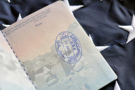 Carimbo de entrada dos EAU em passaporte.