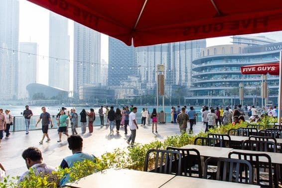 Five Guys Dubai, vista do terraço.