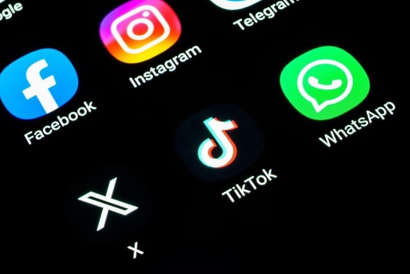 Plataformas de mídia social em um telefone.