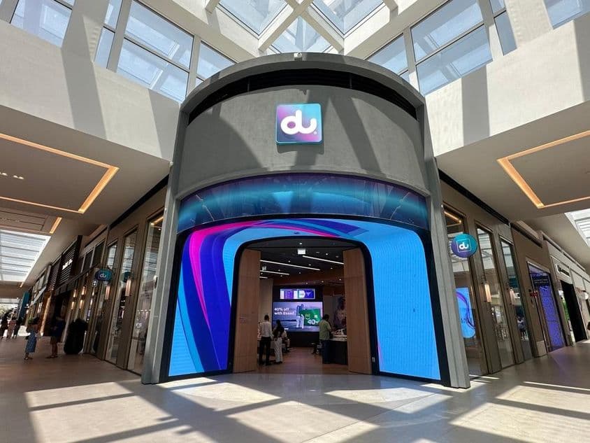 Entrada de uma loja du em Dubai.