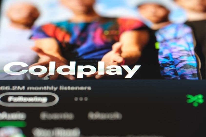 Coldplay ao telefone.