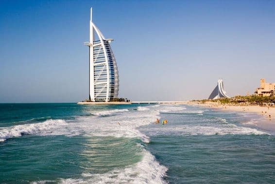 Burj Al Arab visto do mar.