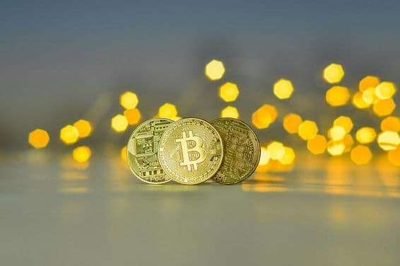 Moedas de Bitcoin douradas.