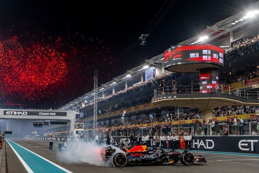 Circuito de corrida de Fórmula 1 Yas Marina em Abu Dhabi.