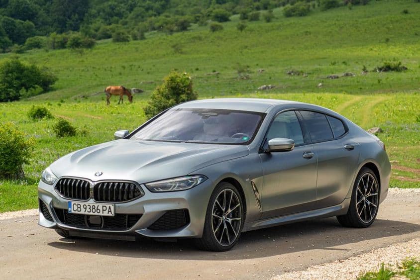 Veículo BMW 840.