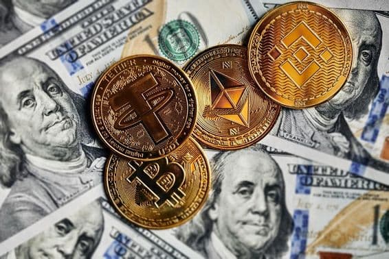 Stablecoins em cima de dólares americanos.