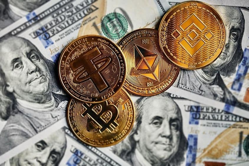 Stablecoins em cima de dólares americanos.