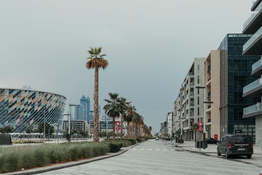 Vista de rua em Dubai.