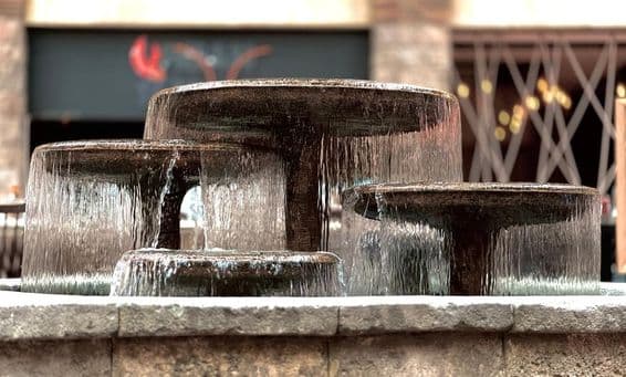 Fonte congelada em Dubai.