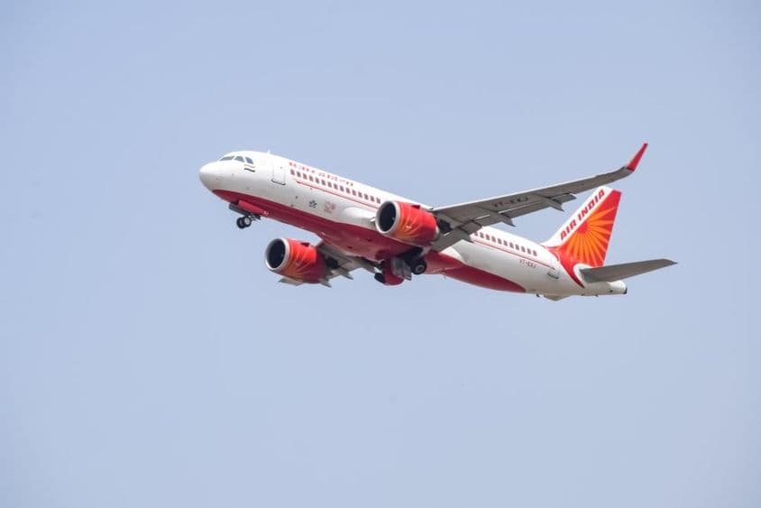 Airbus A320 da Air India decolando do Aeroporto Internacional Indira Gandhi em Delhi.