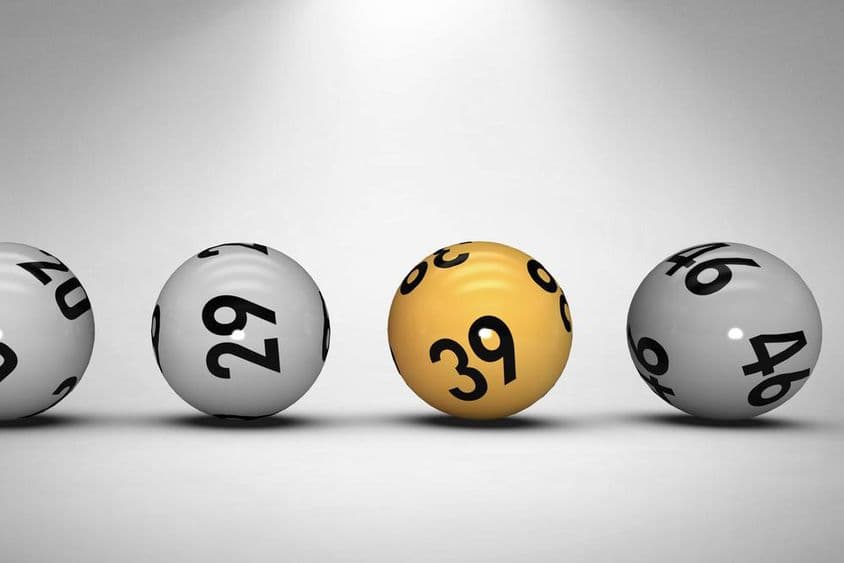 Bolas de loteria com números.