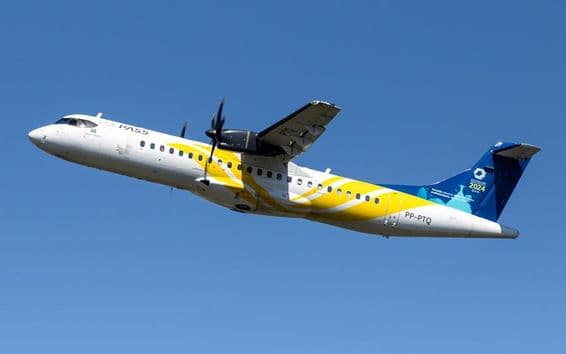 Avião ATR 72-600 no ar.