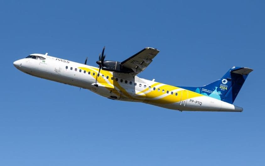 Avião ATR 72-600 no ar.