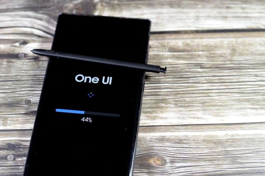 Smartphones de destaque da Samsung, atualização Galaxy AI One UI.