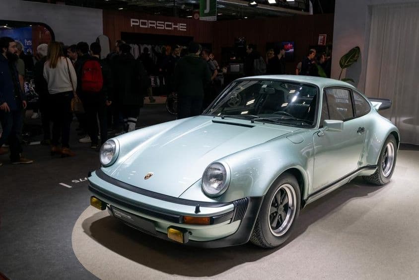 Porsche 911 Turbo verde 1975. Número do chassi 1945 SA.