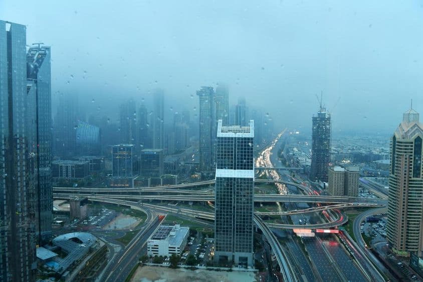 Dubai, Emirados Árabes Unidos, durante forte chuva.