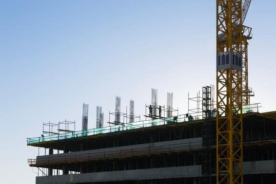 Construção de edifícios residenciais nos Emirados Árabes Unidos.