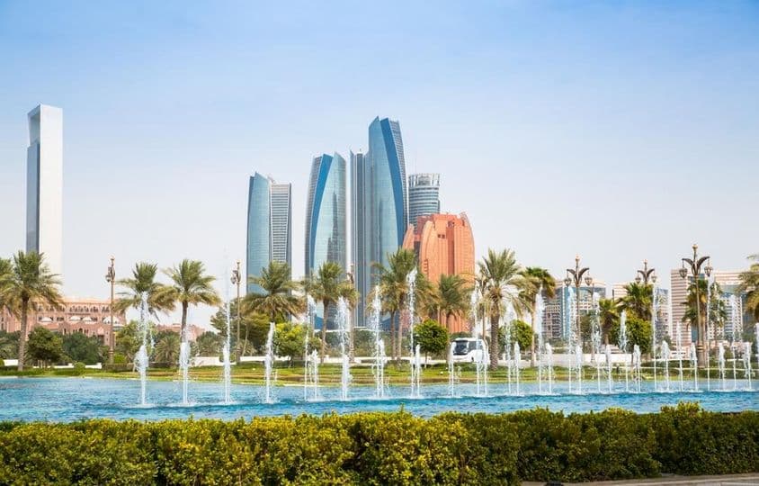 Emirados Árabes Unidos, centro comercial e residencial de Abu Dhabi.