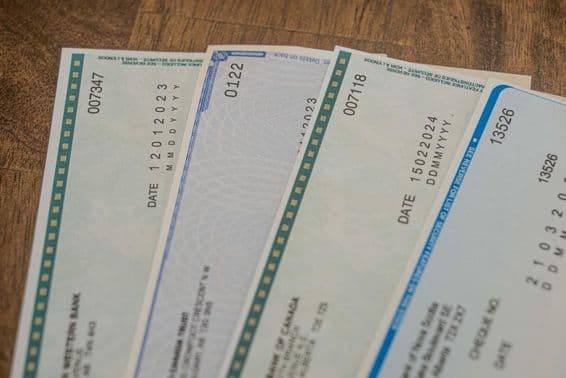 Cheques usados para pagamento a fornecedores.