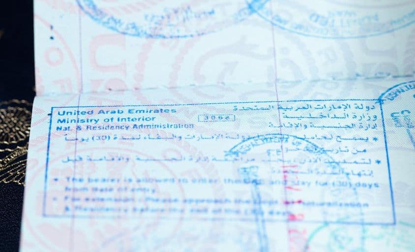 Carimbo de visto e imigração em um passaporte dos EUA em Dubai.