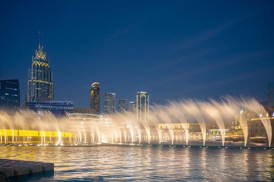 Show da fonte próximo ao Dubai Mall e Burj Khalifa.