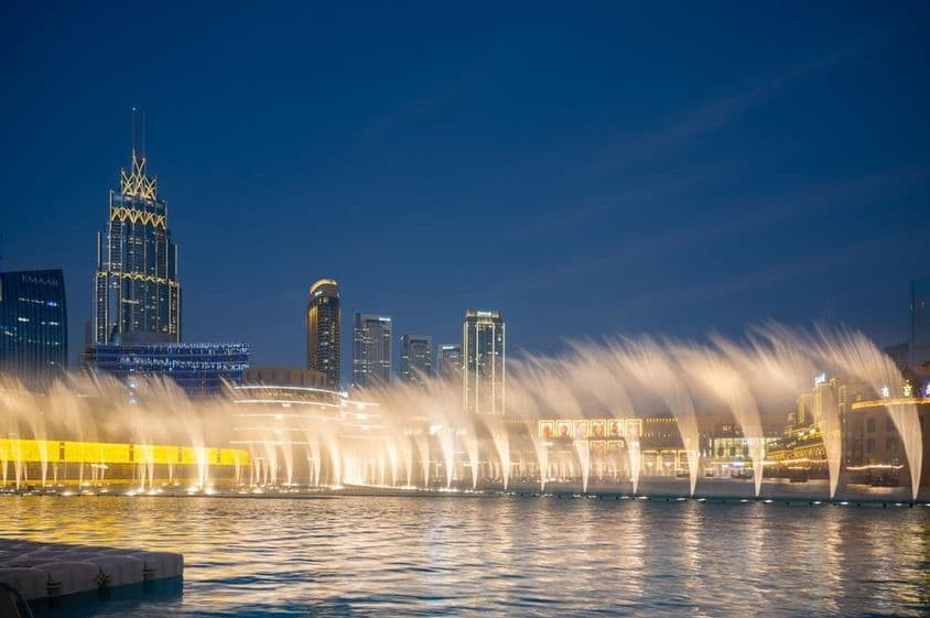 Show da fonte próximo ao Dubai Mall e Burj Khalifa.