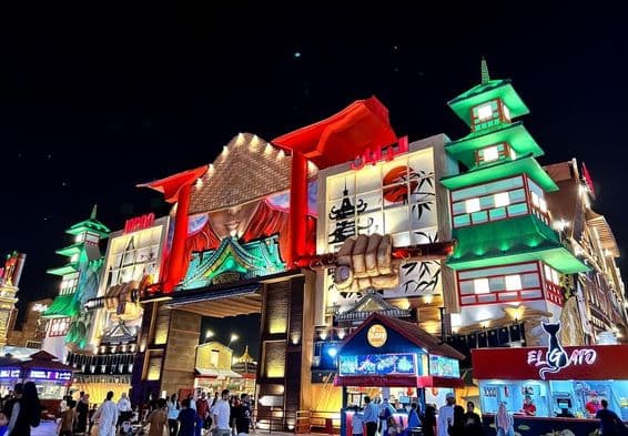 Portões de entrada do pavilhão japonês no Global Village.