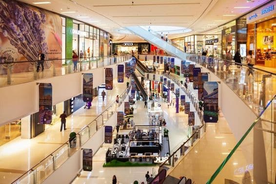 Dubai Mall, um dos maiores centros de compras do mundo, localizado na cidade de Dubai.