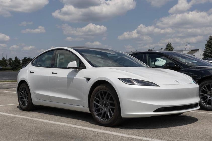 Tesla Model 3 estacionado.