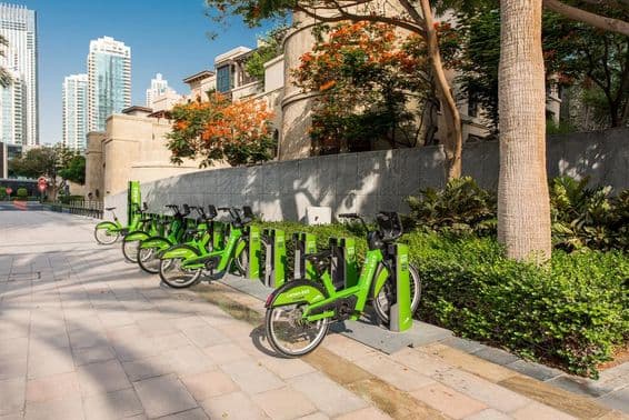 Empresa de aluguel de bicicletas Careem no centro de Dubai.