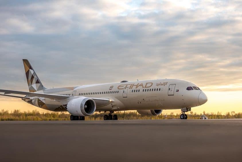 ETIHAD Airways Boeing 787-9 Dreamliner taxiando para decolagem.