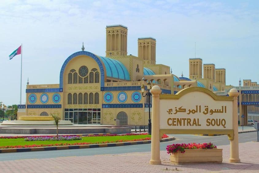 O mercado Central Souk (também chamado Blue Souk ou Gold Souk) em Sharjah.