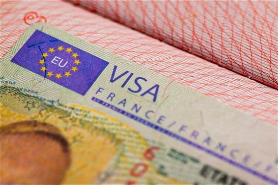 Visto Schengen da França em um passaporte.