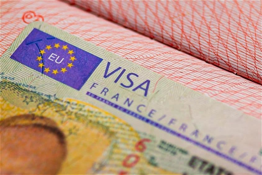 Visto Schengen da França em um passaporte.
