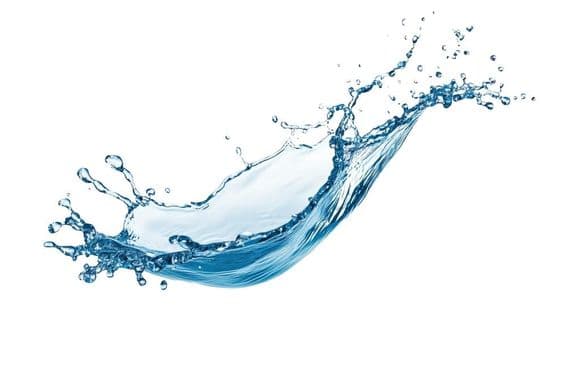 Salpico de água corrente.