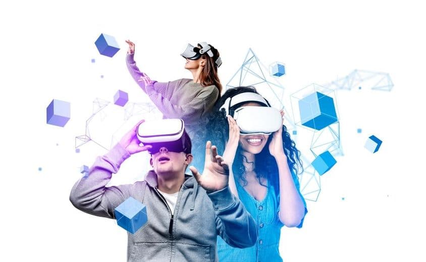 Jovens usando fones de cabeça de realidade virtual.