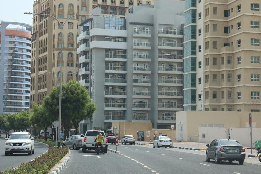 Estrada em Silicon Oasis, Dubai.