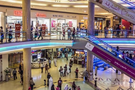 Mega Shopping de Sharjah é um dos maiores centros comerciais dos Emirados Árabes Unidos.