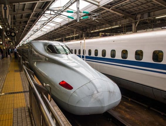 Trem de alta velocidade Shinkansen, símbolo mais famoso da tecnologia japonesa.